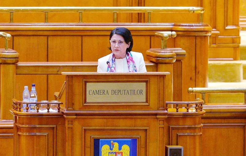UPDATE. Ecaterina Andronescu, criticată de Opoziţie, în Parlament:" În 2009, aţi devenit groparul învăţământului profesional". Reacţia ministrului