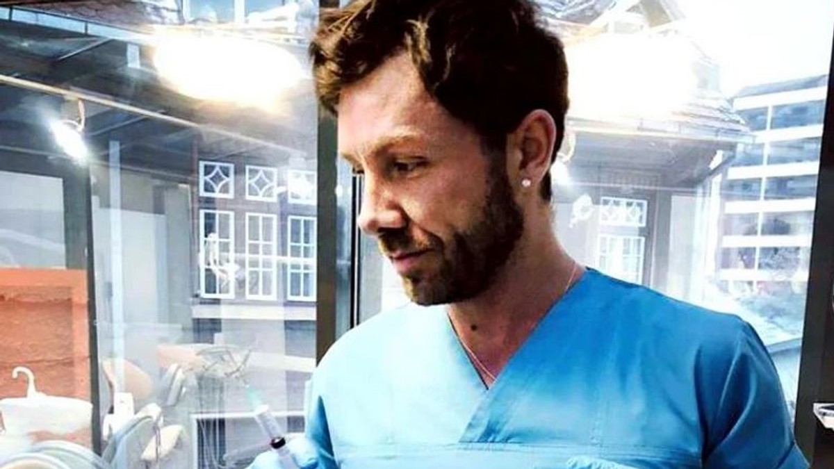 Italianul escroc a operat și doi spanioli în România! Cum îşi racola clientela falsul medic Matteo Politi, arestat pentru 30 de zile de judecători.