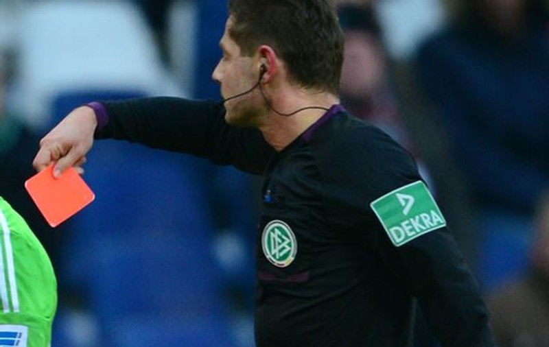 Un arbitru a fracturat nasul unui jucător la meciul amical TSV 1860 München - VFR Aalen