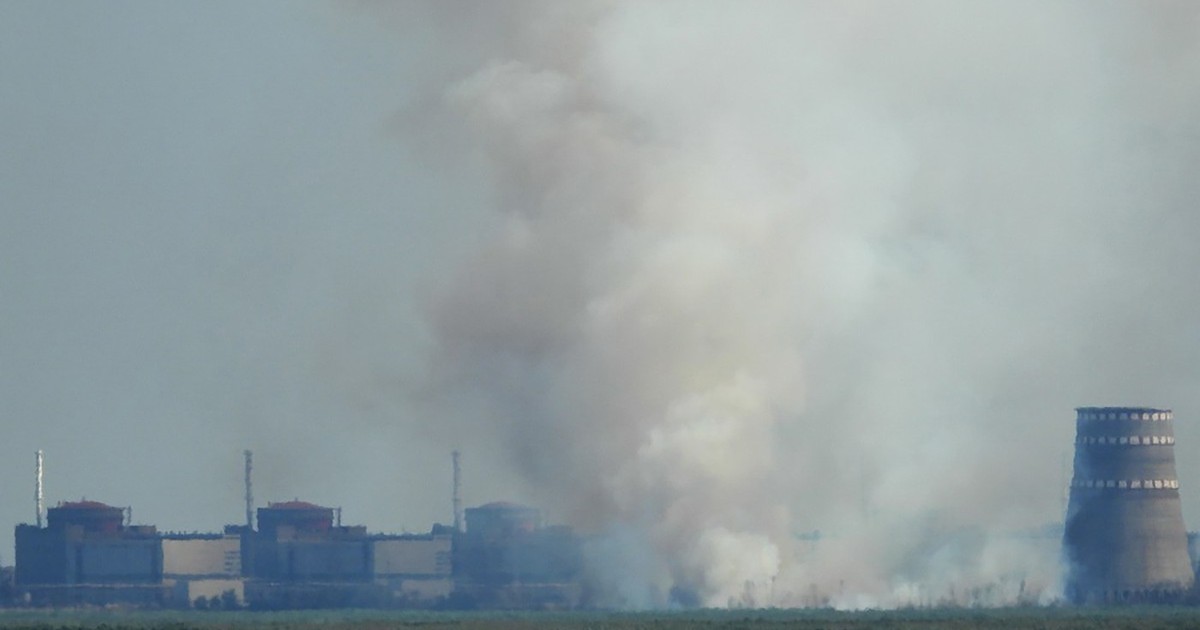 Centrala nucleară din Zaporojie, învăluită de fum. Imagine cu caracter ilustrativ Foto: Profimedia