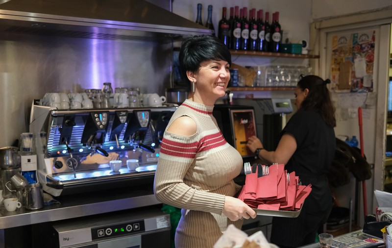 Povestea tinerei care a plecat în Italia la 15 ani din Gherţa Mare şi a ajuns antreprenoare, cu patru localuri şi o firmă de construcţii. „Mă simt liberă, am învățat că poți să începi oricând de la zero”