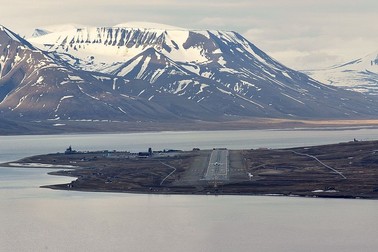 Aeroportul din Svalbard (Wikipedia)