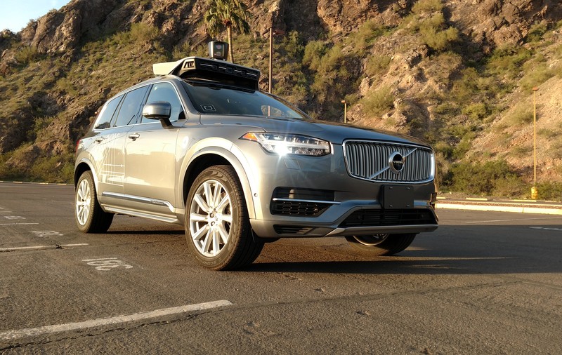 Uber dezactivase sistemul de evitare a coliziunilor de pe mașina autonomă care a omorât un om în Arizona