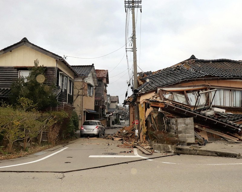 Cutremur cu magnitudinea 7,6 în Japonia. Patru morți și alți oameni prinși sub dărâmături, drumuri surpate și case prăbușite