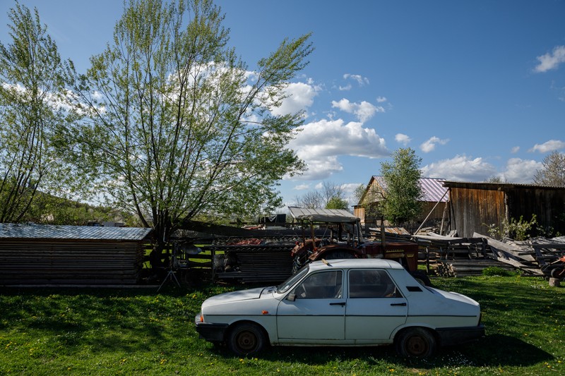 Dacia veche în care doarme Janos Bukur