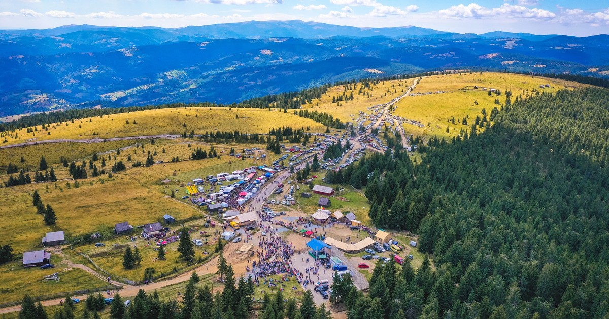 Satul turistic Petreasa, fotografiat din dronă FOTO Facebook