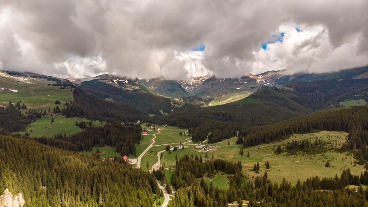 Padina - Trasee montane si obiective turistice