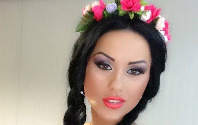 DANIELA CRUDU e "PIESĂ" în COSTUM DE BAIE! ARATĂ de NOTA 10 PLUS!