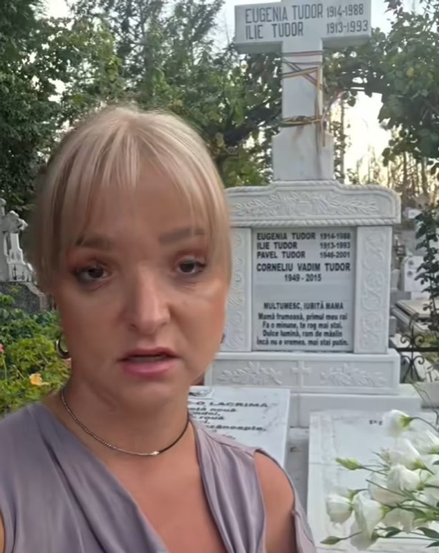 Decizia luată de Lidia, fata cea mare a lui Corneliu Vadim Tudor, la zece ani de la moartea tatălui ei. S-a pozat lângă mormântul lui: „Nu mai permit”
