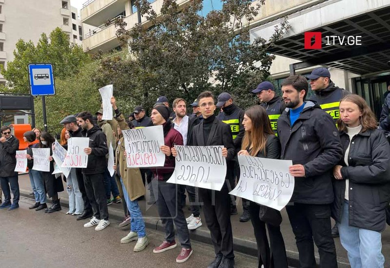 Protest în fața primăriei din Tbilisi. | Foto: 1TV.ge