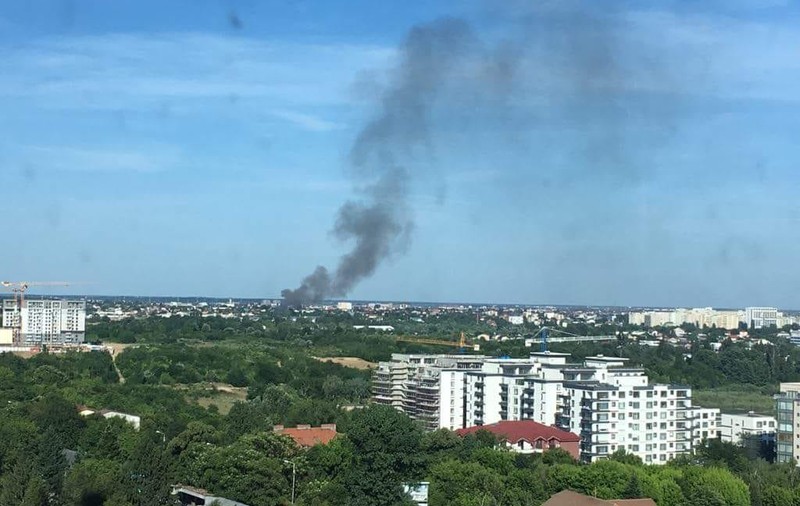 Incendiu în sectorul 2, pe strada Ion Floruță. Este afectat un ansamblu de locuințe