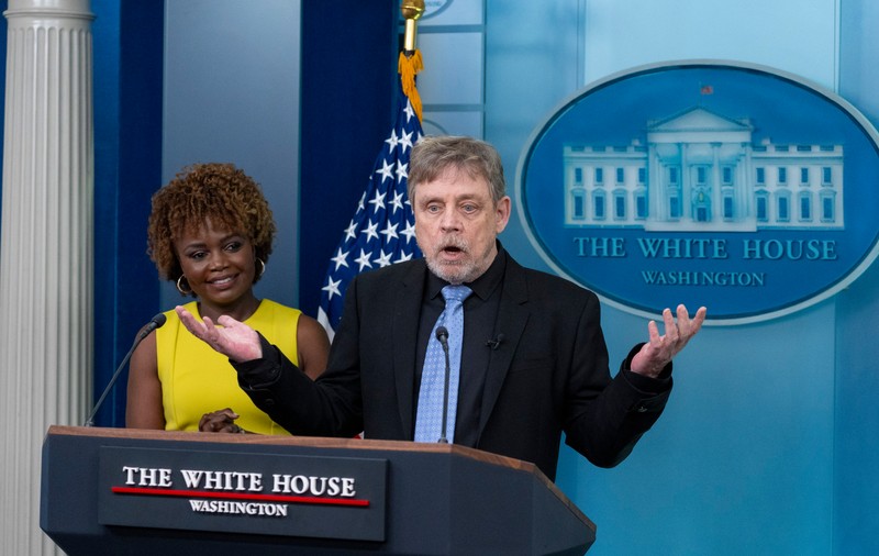 „Pot să vă spun Joe-Bi-Wan Kenobi?”, întrebarea pe care Mark Hamill spune că i-a adresat-o lui Biden, la Casa Albă, de Star Wars Day