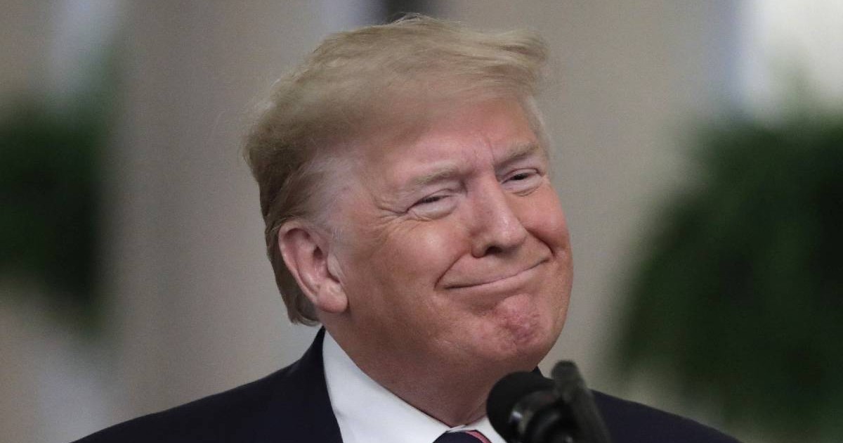 Președintele SUA, Donald Trump, zâmbește încântat