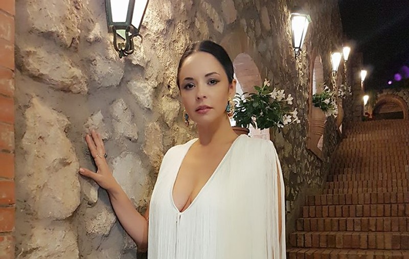 Andreea Marin, de nerecunoscut pe străzile din Italia. Vedeta s-a urcat pe un scuter și a plecat la plimbare