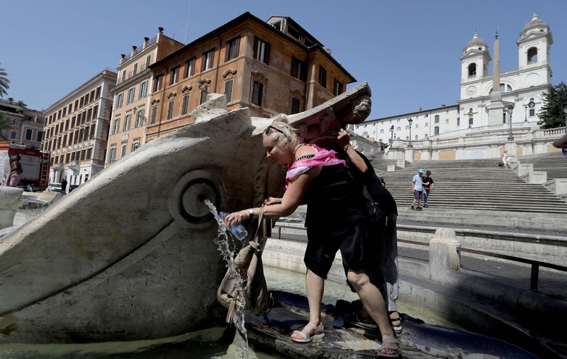 Aproape toate orașele mari din Italia, sub cod roșu din cauza caniculei. Temperaturile se apropie de 47 de grade