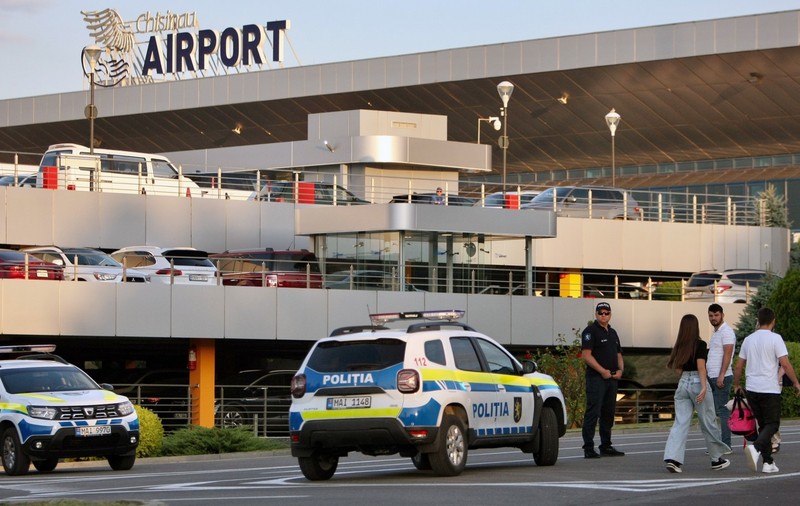 Percheziții la aeroportul din Chișinău. Curierii fugarului Ilan Șor au adus peste un milion de euro de la Moscova într-o singură zi
