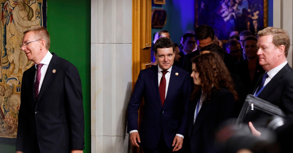 Nicușor Dan surprins la summitul B9 de la Vilnius