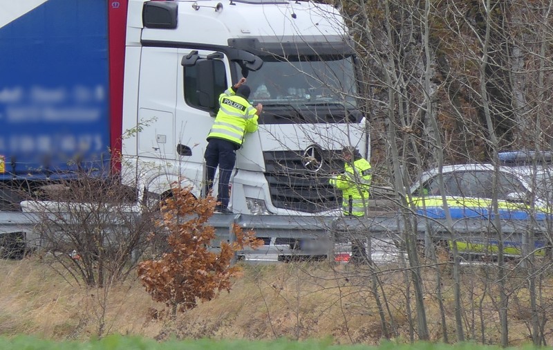 Șofer român de TIR, mort la volan. Camionul lui bloca intrarea într-o parcare din Germania