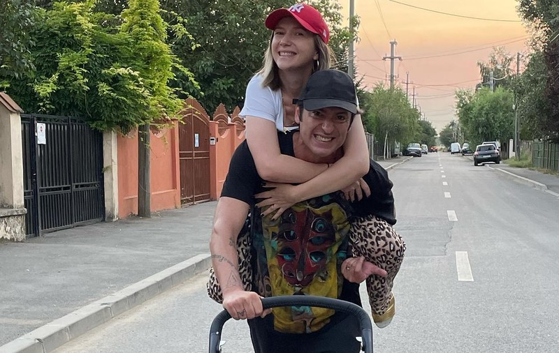 Adela Popescu și-a lăsat soțul cu băiețelul cel mic și a plecat la salon, unde s-a relaxat câteva ore. Reacția neașteptată a lui Radu. „A stat 5 ore”