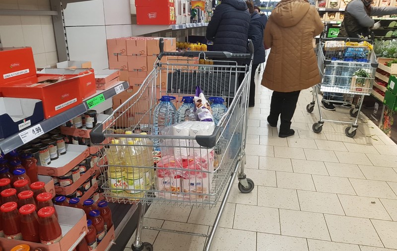 Primăria Bucureşti acordă seniorilor sprijin pentru cumpărături