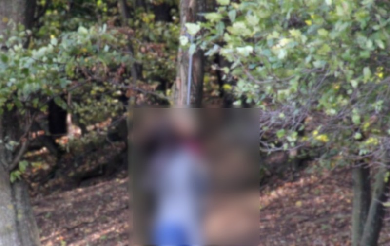 Un bărbat din Iași s-a spânzurat în fața casei. Vecinii l-au văzut atârnând în ștreang