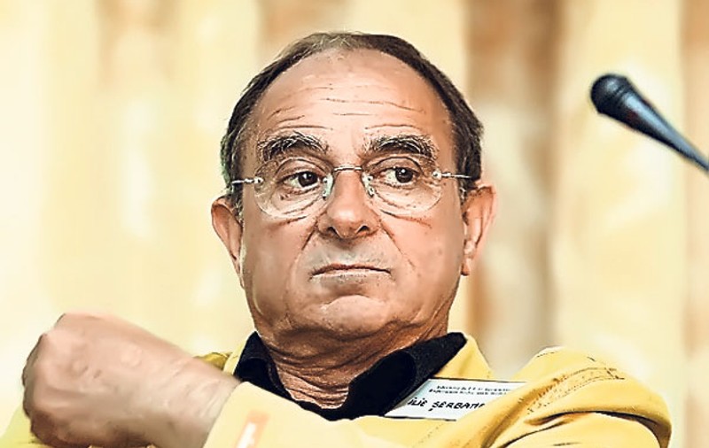 Economistul Ilie Şerbănescu te sfătuieşte cum să eviţi să ajungi victima băncilor: «La credit, alege moneda în care eşti plătit»