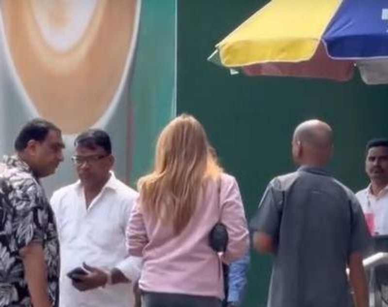 Tatăl lui Salman Khan a ajuns la terapie intensivă. Iulia Vântur, surprinsă în fața spitalului, înconjurată de bodyguarzi