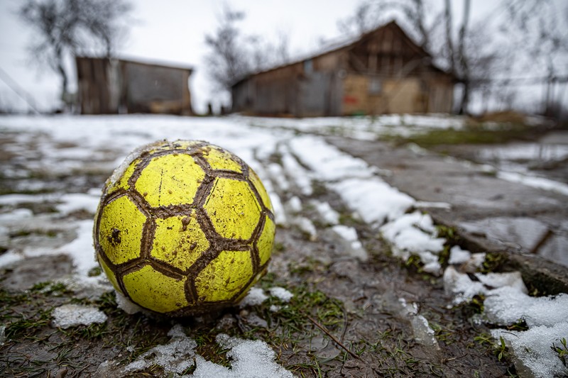 Ninge peste mingea lui I.