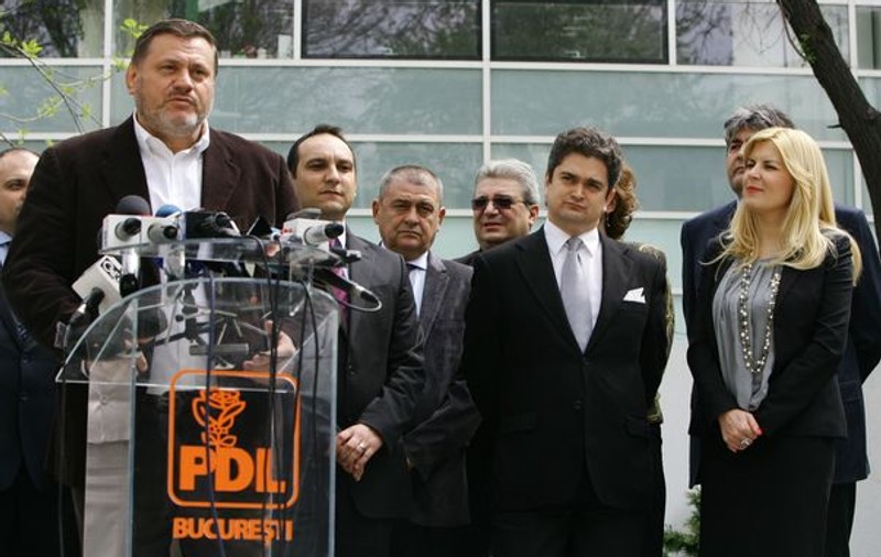 CUTREUMUR LA PDL după DEZASTRUL de la alegeri | Toţi şefii de sectoare de la PDL demisionează