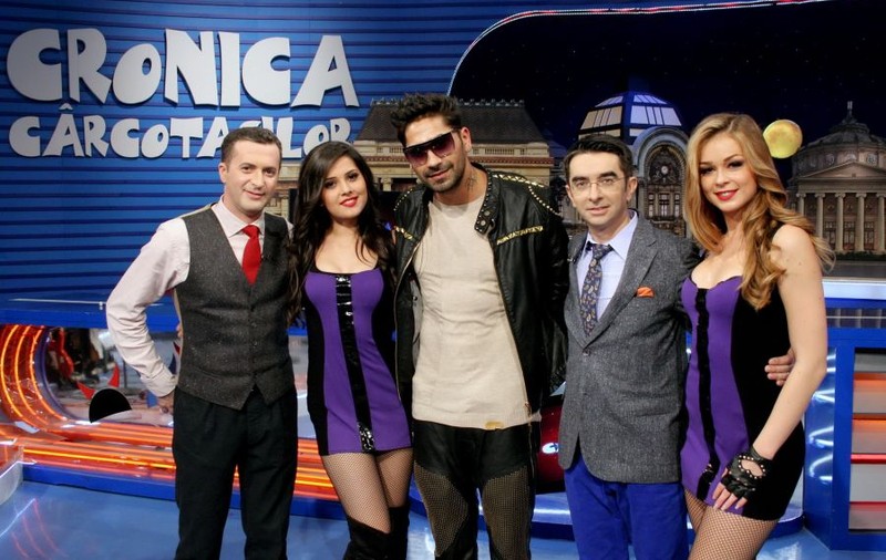 Găinuşă şi Dezbrăcatu' cârcotesc şi sărbătoresc 10 ani de Kiss FM, la Cronica Cârcotaşilor 