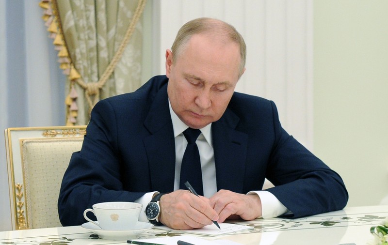 Pachet de legi pentru pedepsirea rușilor care critică regimul, promulgat de Putin. Pedepse cu închisoarea de până la 20 de ani