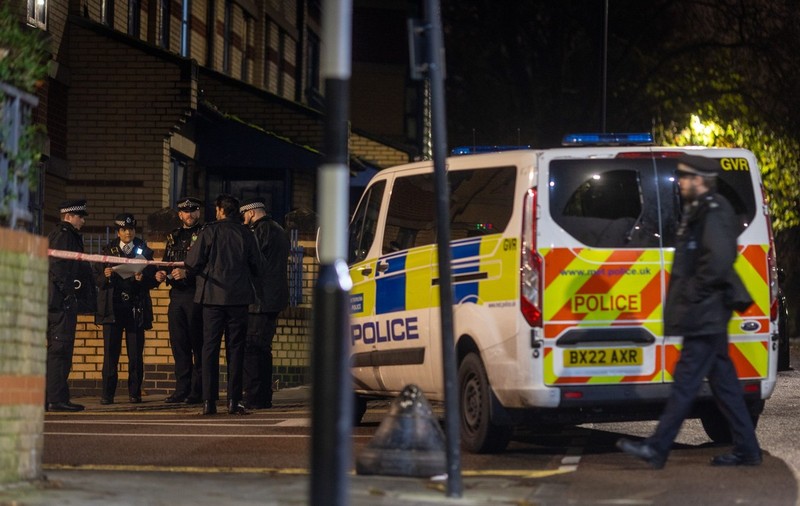 Schimb de focuri la Londra: o femeie a murit, iar doi tineri au fost răniți. Atacul s-a petrecut într-o zonă foarte liniștită a orașului
