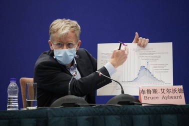 Bruce Aylward, expert OMS | Foto: Facebook Xinhua