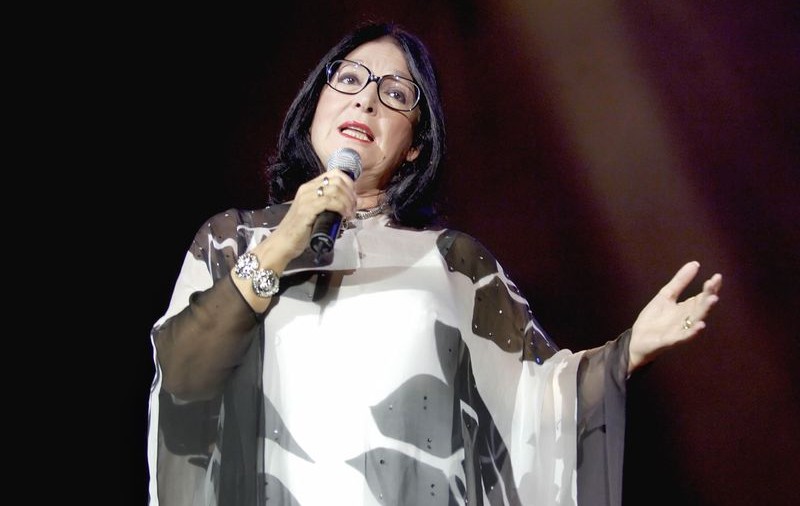 Nana Mouskouri împlineşte azi 75 de ani