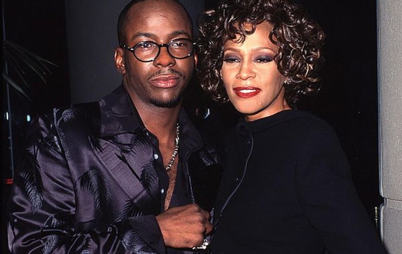 SCANDAL la funeraliile lui Whitney Houston! Bobby Brown, dat afară din Biserică de familia cântăreţei  