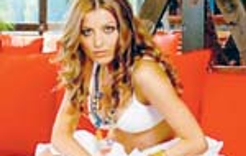 Elena Gheorghe canta la City Mall
