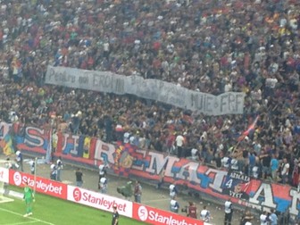Bannerul steliștilor contra șefilor FRF