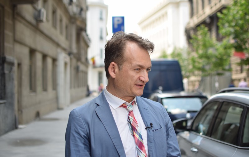 Adrian Coman candidează la europarlamentare. Românul care a obținut drepturi egale pentru cuplurile LGBT, înscris în USR