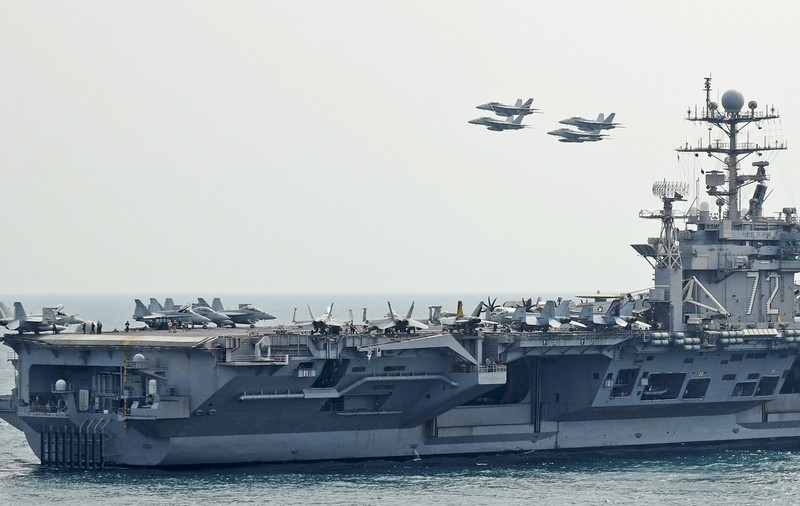 Nouă marinari au fost răniți într-un incendiu izbucnit la bordul portavionului USS Abraham Lincoln