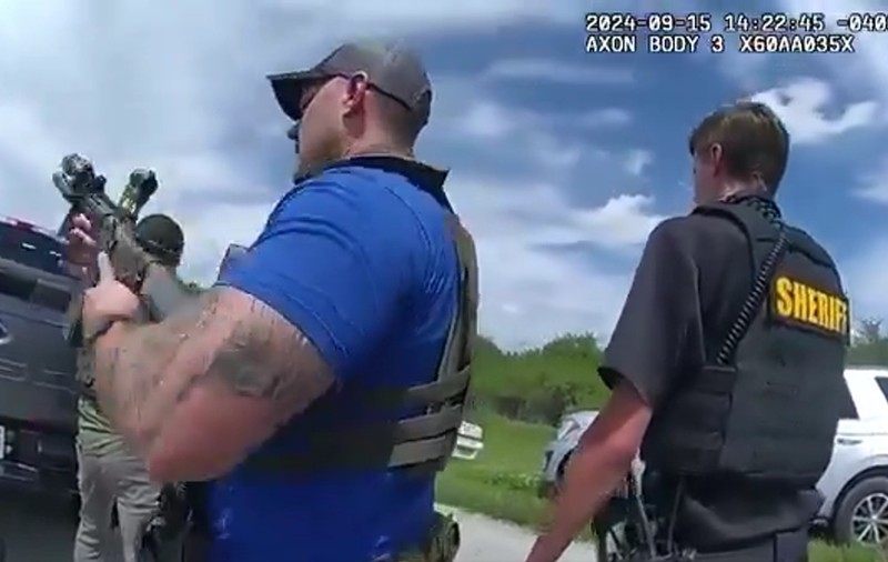 Momentul în care bărbatul acuzat că a încercat să îl împuște pe Trump este arestat pe autostradă VIDEO