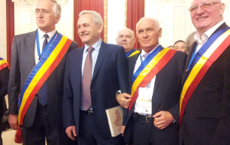 Dragnea, despre primari: Nu voi mai accepta să fie consideraţi prezumtivi infractori; Firea: Urarea aleșilor: Ne bucurăm că suntem liberi!
