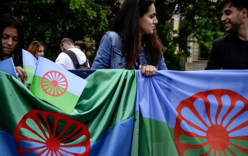 Opre Roma! În română și în limba romani despre rasism, dar și despre erorile unora dintre lideriii romilor