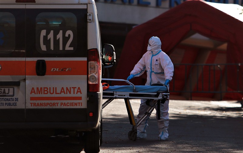 Cel mai mare număr de cazuri noi de COVID, de la începutul pandemiei: 19.685. Au murit 44 de persoane infectate
