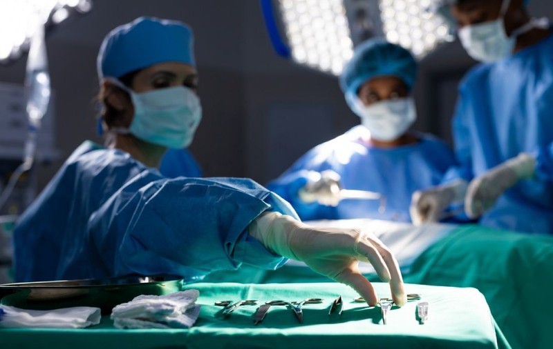 O femeie și-a recăpătat vederea după un deceniu grație unei operații inovatoare. Partea corpului pe care au folosit-o medicii drept implant ocular
