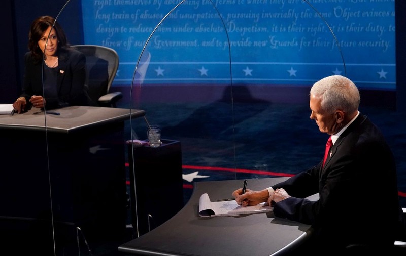 Dezbaterea vicepreședinților SUA, în umbra pandemiei COVID. Kamala Harris, către Mike Pence: ”Americanii au fost martorii celui mai mare eșec prezidențial din istoria țării”