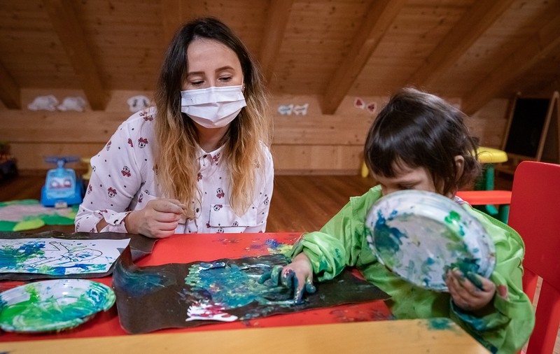 Familia unui fost jurnalist TV italian, măicuțe catolice și români sufletiști se ocupă de copiii abandonaţi din Giurgiu
