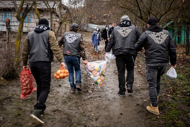 Clubul motocicliştilor din Bârlad, Biker Boyz, face sute de drumuri prin satele vasluiene, împărţind alimente şi haine celor în mare nevoie