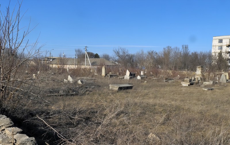 FOTO/VIDEO | „Pământul gemea de la oamenii îngropați de vii!” Reportaj cutremurător din Mărculești, o localitate scăldată în sânge, a cărei istorie neagră ne-a reamintit-o Dosarul „Moscova 2”