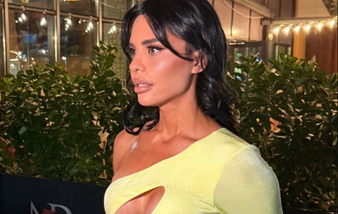 Andreea Popescu, distracție pe iaht cu un bărbat celebru și bogat din România! Imaginile spun totul despre relația lor!