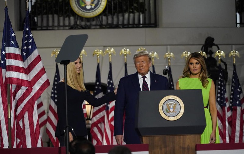 VIDEO VIRAL | Reacția Melaniei Trump, după ce Ivanka a urcat pe scenă, lângă tatăl ei